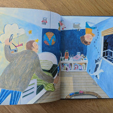 Load image into Gallery viewer, Sleepwalking (display book/90% new) 
